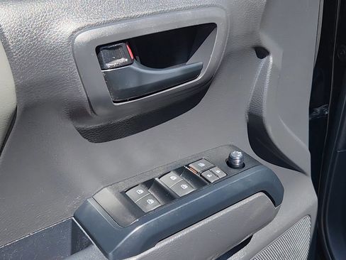 Certified 2023 Toyota Tacoma SR AWD/4WD image 7