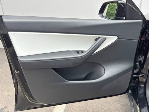 Used 2021 Tesla Model Y Long Range AWD/4WD image 45