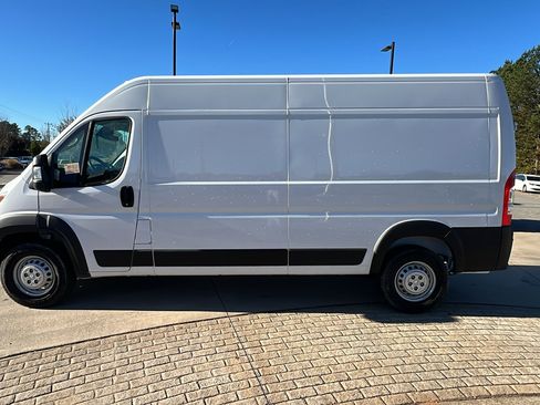 Used 2025 RAM ProMaster 2500 w/ Convenience Group image 11