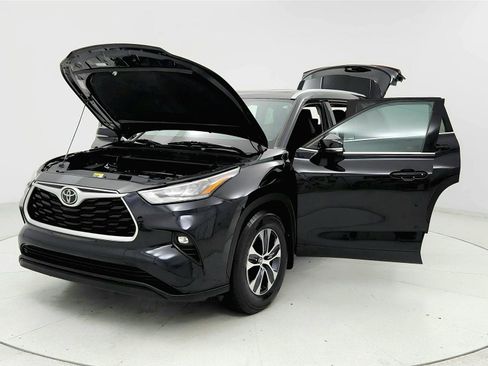 Used 2020 Toyota Highlander XLE AWD/4WD image 9