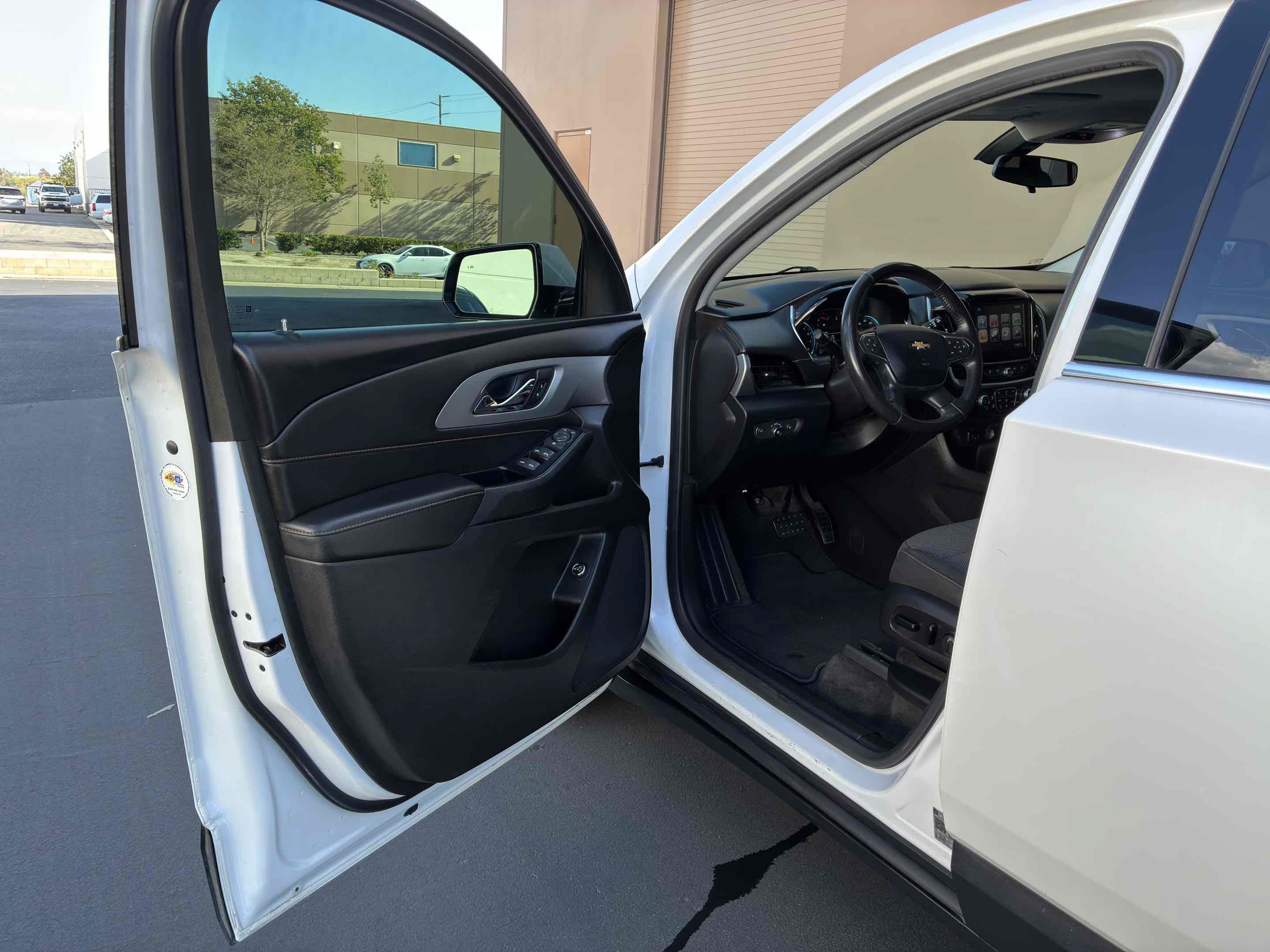 Used 2019 Chevrolet Traverse LT FWD image 37