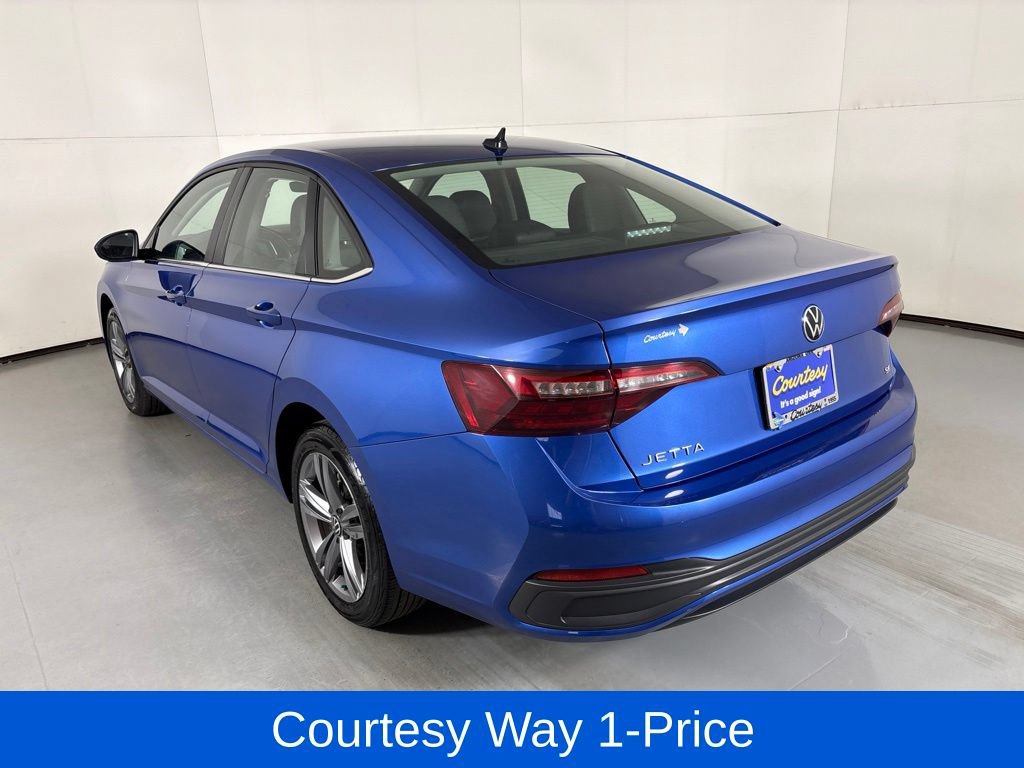 Used 2024 Volkswagen Jetta SE FWD image 8