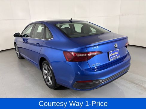 Used 2024 Volkswagen Jetta SE FWD image 8