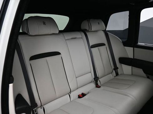 Certified 2022 Rolls-Royce Cullinan w/ Dark Exterior Package AWD/4WD image 29