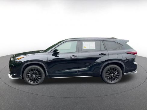 Used 2025 Toyota Highlander XSE AWD/4WD image 9