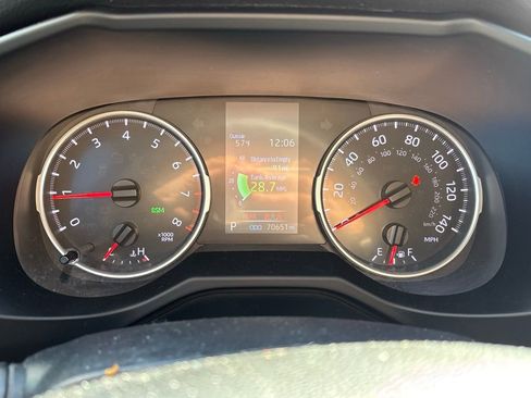 Used 2021 Toyota RAV4 XLE image 14