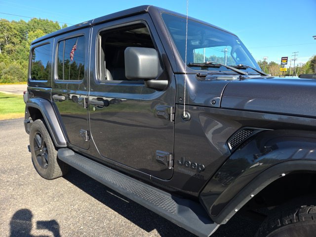 Used 2022 Jeep Wrangler Unlimited Sahara AWD/4WD image 27