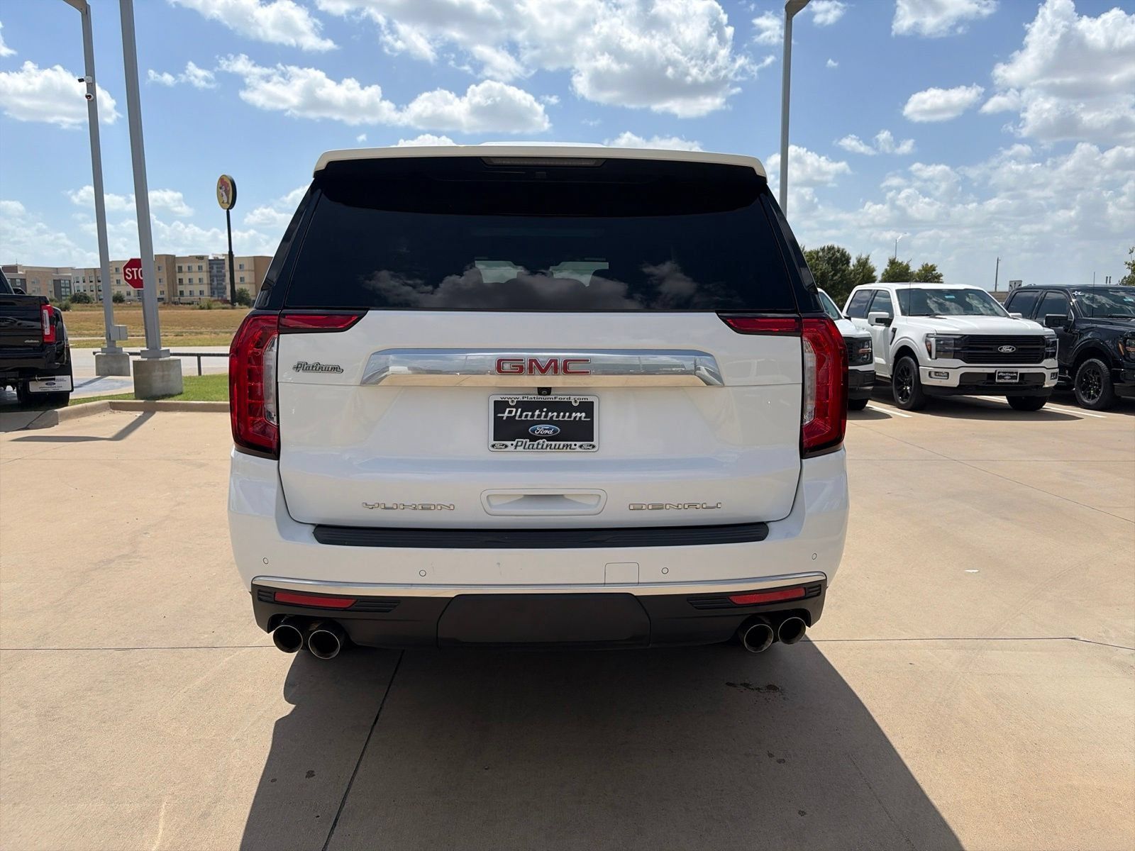Used 2023 GMC Yukon XL Denali RWD image 4