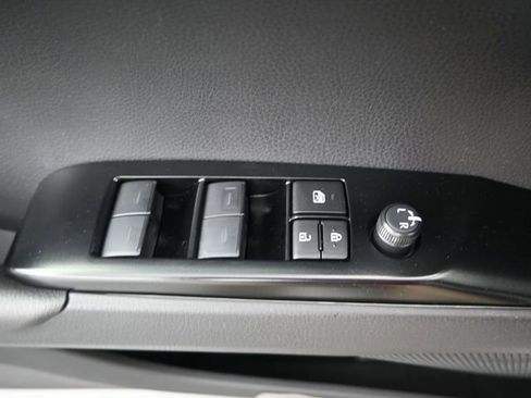 New 2026 Toyota Camry Hybrid FWD image 9