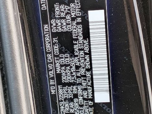 Used 2020 Volvo XC40 T4 Momentum image 32