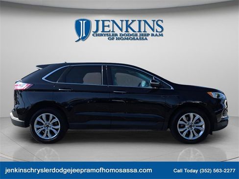 Used 2024 Ford Edge Titanium image 2