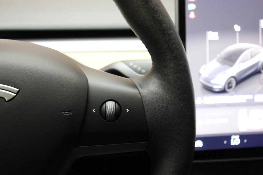 Used 2023 Tesla Model Y Long Range AWD/4WD image 33