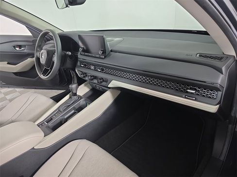 Certified 2025 Honda Accord SE image 19