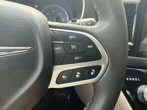 Used 2024 Chrysler Pacifica Touring-L FWD image 29