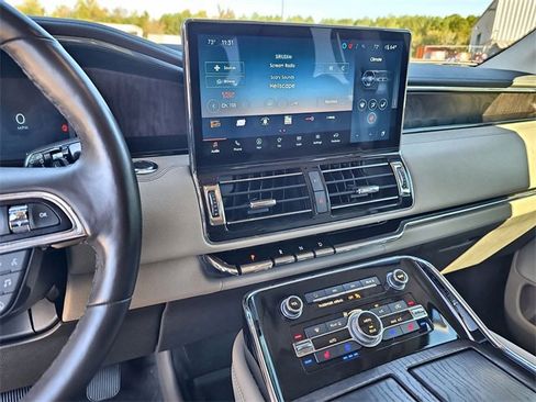 Used 2022 Lincoln Navigator Reserve image 27