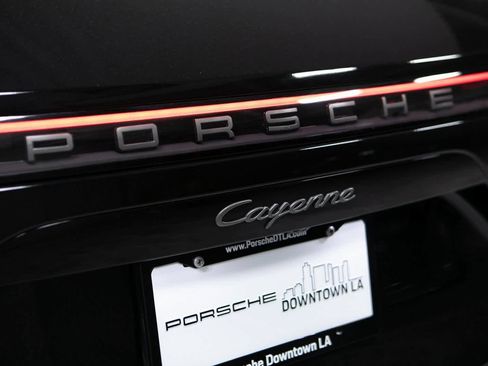 Certified 2023 Porsche Cayenne Platinum Edition image 36