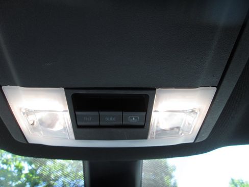 Used 2019 Ford Explorer XLT w/ Equipment Group 202A AWD/4WD image 13