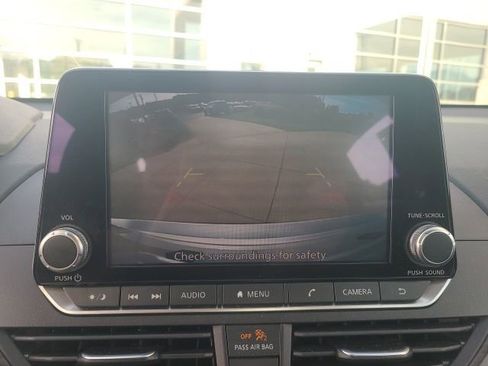 Used 2024 Nissan Altima 2.5 SV image 29