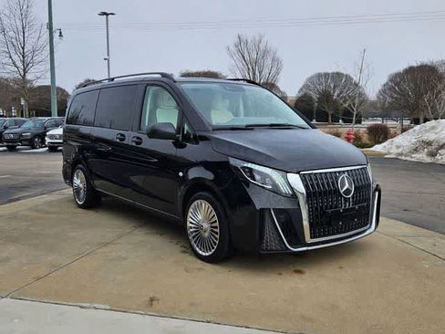 Used 2023 Mercedes-Benz Metris Passenger image 3
