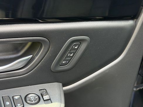 Used 2024 Honda Pilot Touring image 13