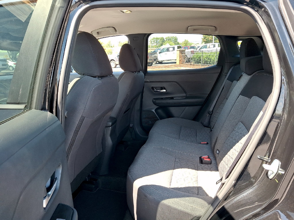 Used 2025 Nissan Kicks SV FWD image 10