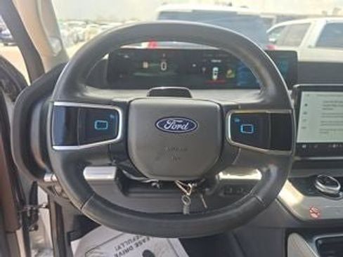Used 2025 Ford Expedition Max Active AWD/4WD image 17