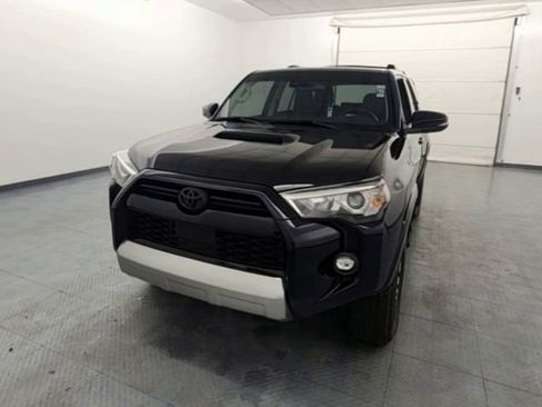 Used 2023 Toyota 4Runner TRD Off-Road Premium image 3