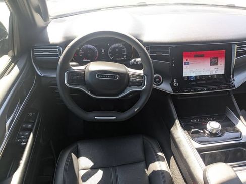 Used 2025 Jeep Wagoneer Series II AWD/4WD image 29