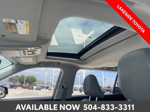 Used 2022 Toyota Highlander XLE FWD image 31