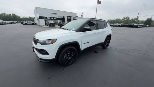 Used 2023 Jeep Compass Latitude w/ Convenience Group AWD/4WD image 4