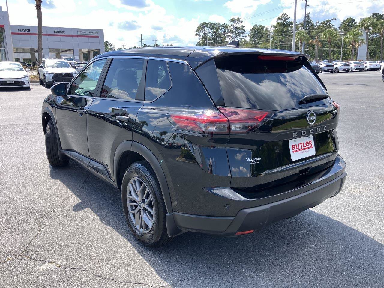 Used 2026 Nissan Rogue S FWD image 3