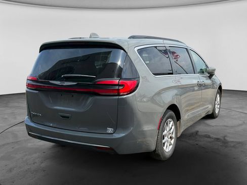 Used 2022 Chrysler Pacifica Touring-L FWD image 9