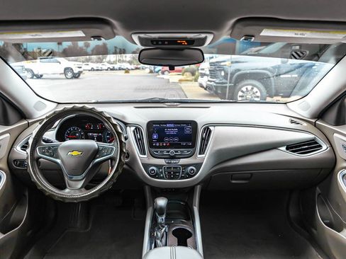 Used 2022 Chevrolet Malibu LT FWD image 10