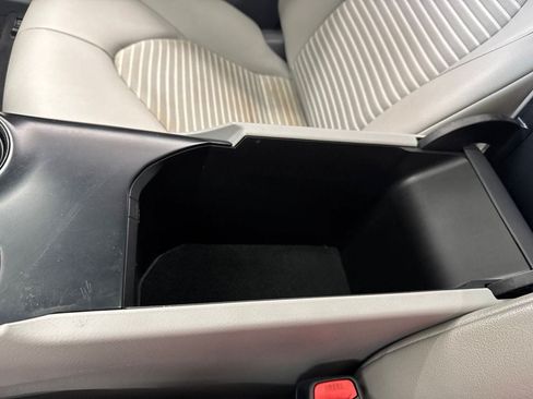 Certified 2019 Toyota Camry SE w/ Convenience Package FWD image 32