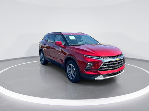Used 2024 Chevrolet Blazer LT w/ Convenience Package FWD image 2