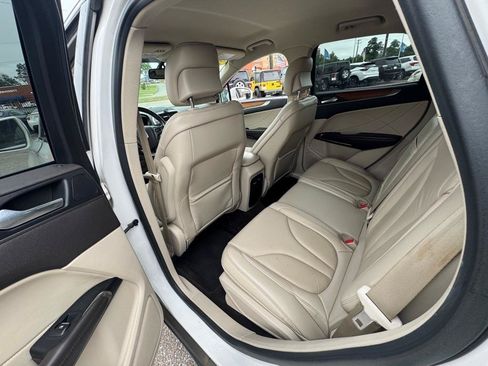 Used 2017 Lincoln MKC Select w/ Select Plus Package FWD image 7