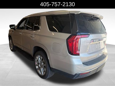 Used 2023 GMC Yukon SLT AWD/4WD image 2