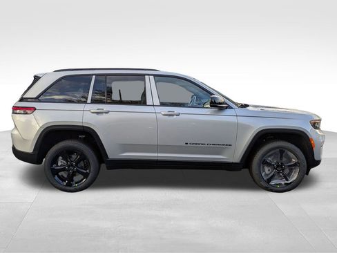 New 2025 Jeep Grand Cherokee Limited w/ Black Appearance Package image 2