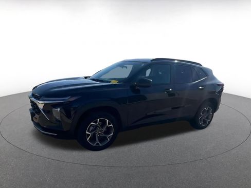 Used 2025 Chevrolet Trax LT image 8