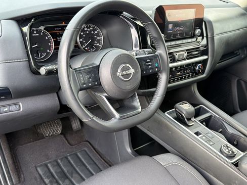 Used 2025 Nissan Pathfinder SV AWD/4WD image 4