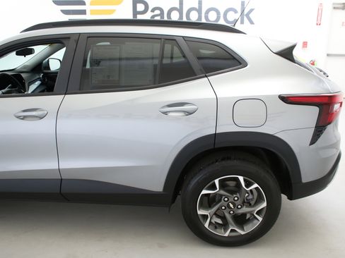 Used 2024 Chevrolet Trax LT w/ Driver Confidence Package FWD image 6