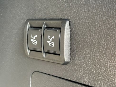 Used 2023 Toyota Sequoia Platinum image 14