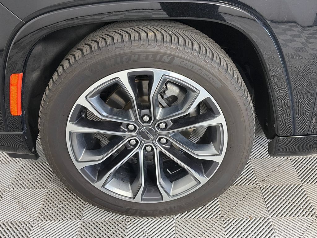 Used 2023 Jeep Grand Wagoneer Series III AWD/4WD image 8