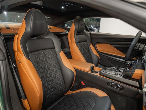 Used 2025 Aston Martin Vanquish Coupe image 17