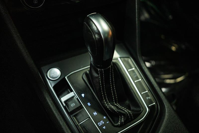 Used 2021 Volkswagen Tiguan SE R-Line FWD image 19