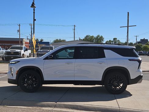 New 2026 Chevrolet Traverse LT image 2