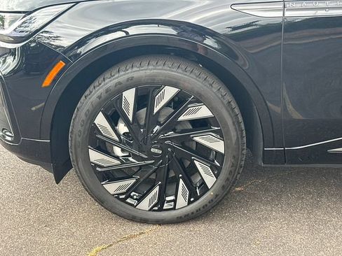 New 2026 Lincoln Nautilus Reserve w/ Jet Appearance Package AWD/4WD image 12