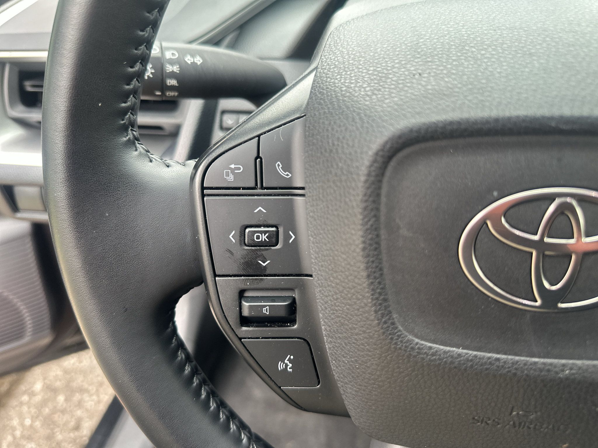 Used 2025 Toyota Prius LE FWD image 21