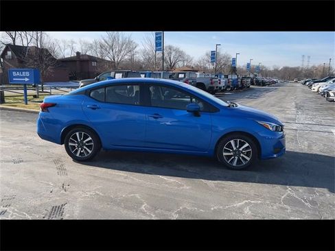 Used 2023 Nissan Versa SV image 9