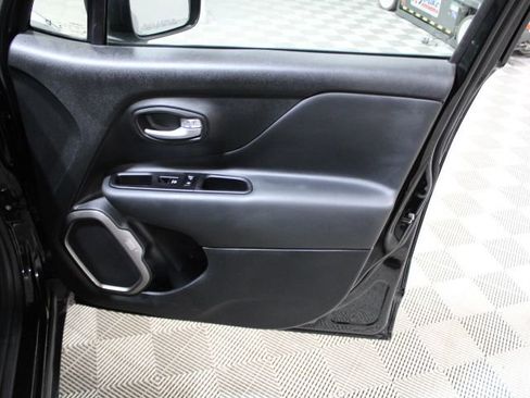 Used 2023 Jeep Renegade Latitude image 19